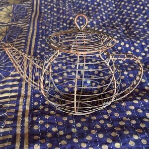 Wire Teapot Decor
